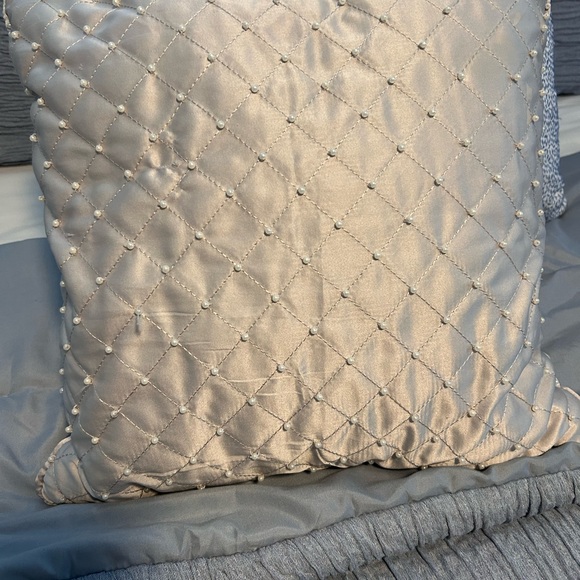 2 Decorative pillows - Picture 2 of 9